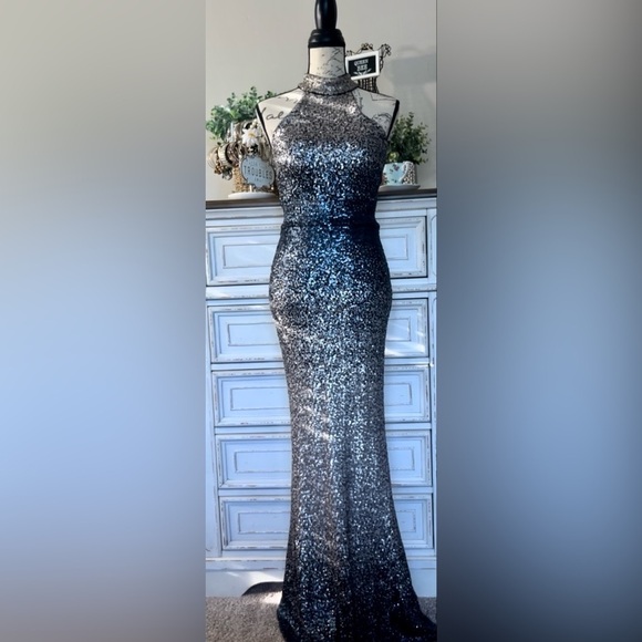 🖤Stunning navy and metallic sequin gown. Perfect for formal events - see video 🎥 - Picture 1 of 17